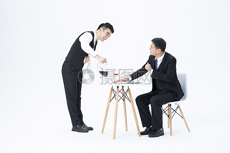 专业服务融合 品酒体验中的摄影记录