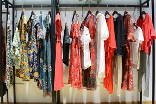 千百惠服装批发 如何合理进货与服装辅料批发策略